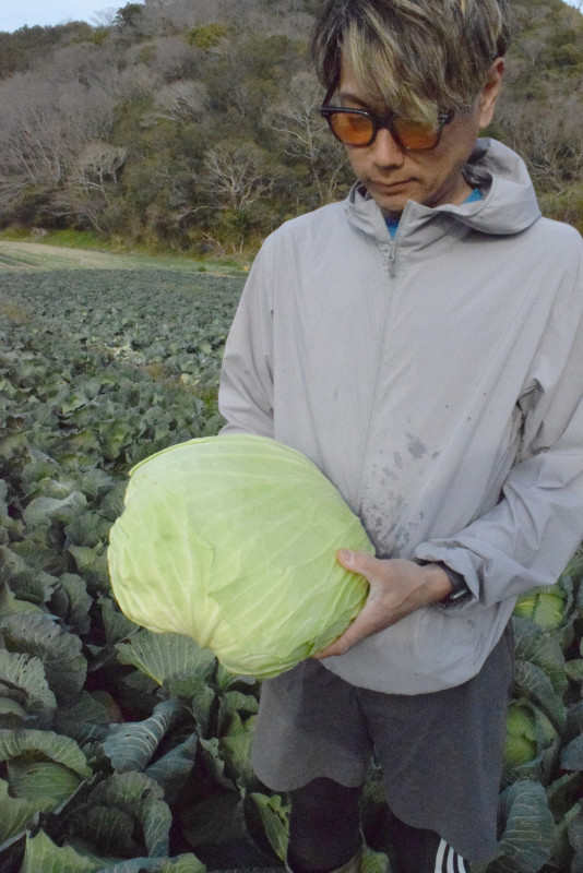 農薬使わないのに…野菜「育ちすぎて」悩む　有機農業界の「神」（毎日新聞）